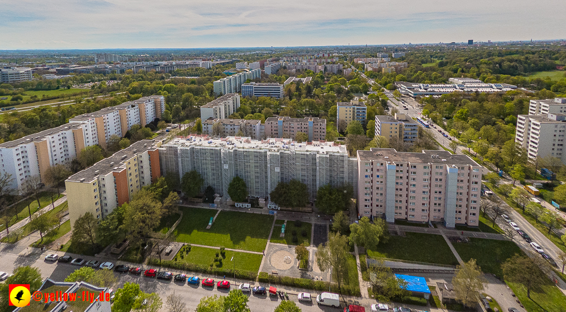 04.05.2023 - Luftbilder von der Fassadensanierung an der Kurt-Eisner-Straße in Neuperlach